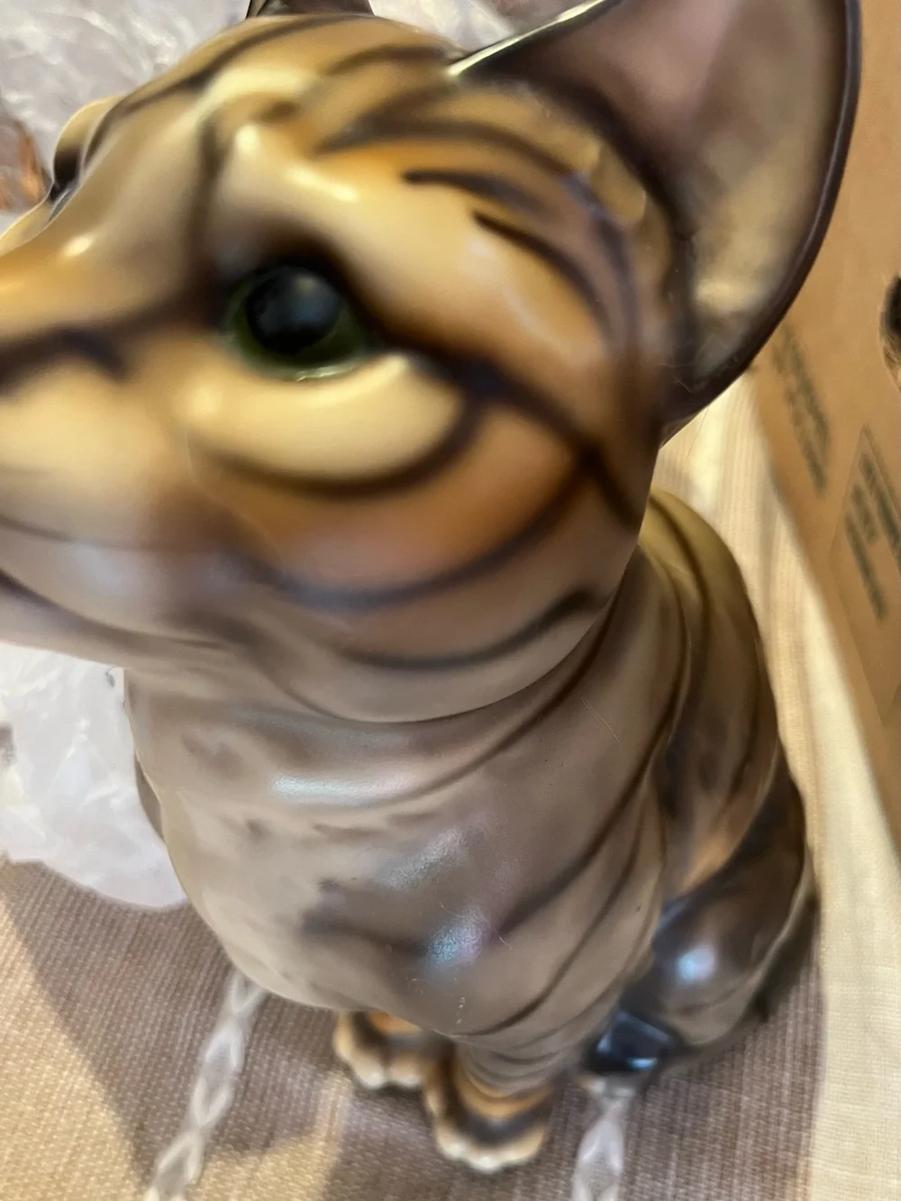 Vintage-Harvey Knox Tabby Cat Figurine - Brown/Beige Decorative Pet Statue
